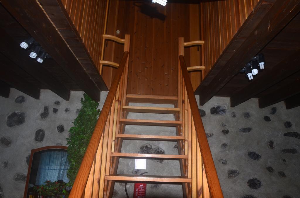 Join Our Relaxed House Near The Beach - Mosteiros Mosteiros  Exteriér fotografie