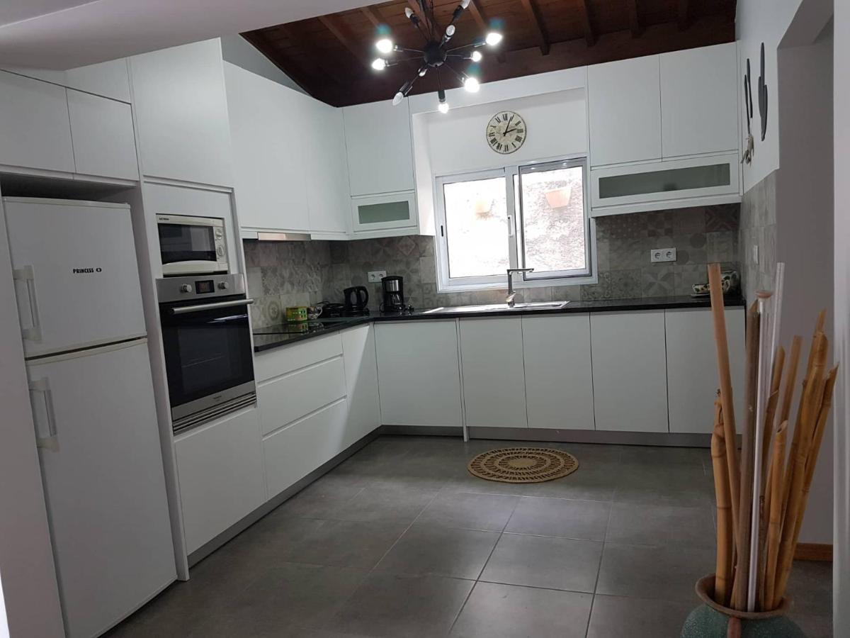 Join Our Relaxed House Near The Beach - Mosteiros Mosteiros  Exteriér fotografie