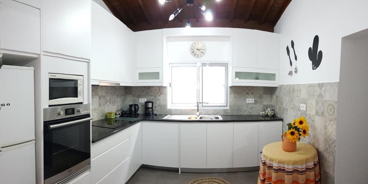 Join Our Relaxed House Near The Beach - Mosteiros Mosteiros  Exteriér fotografie
