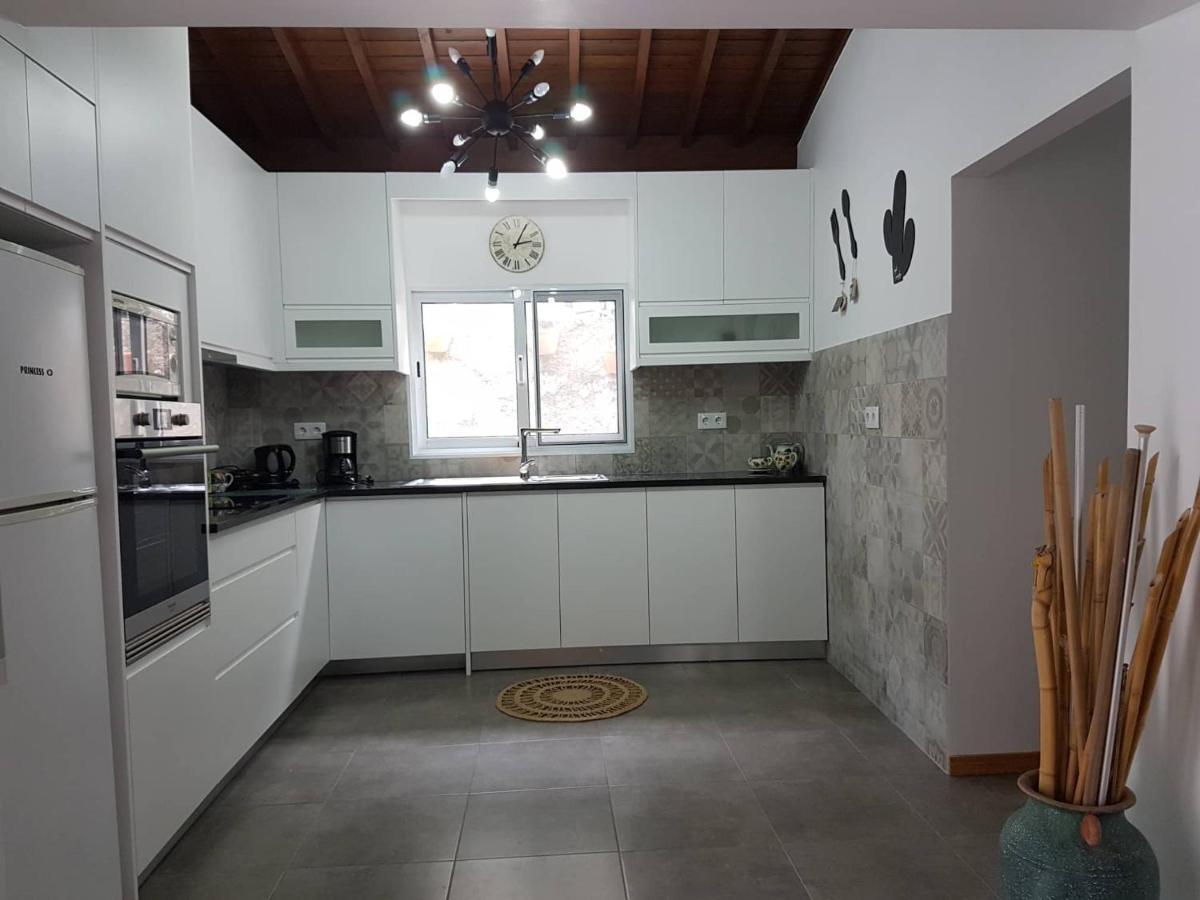 Join Our Relaxed House Near The Beach - Mosteiros Mosteiros  Exteriér fotografie