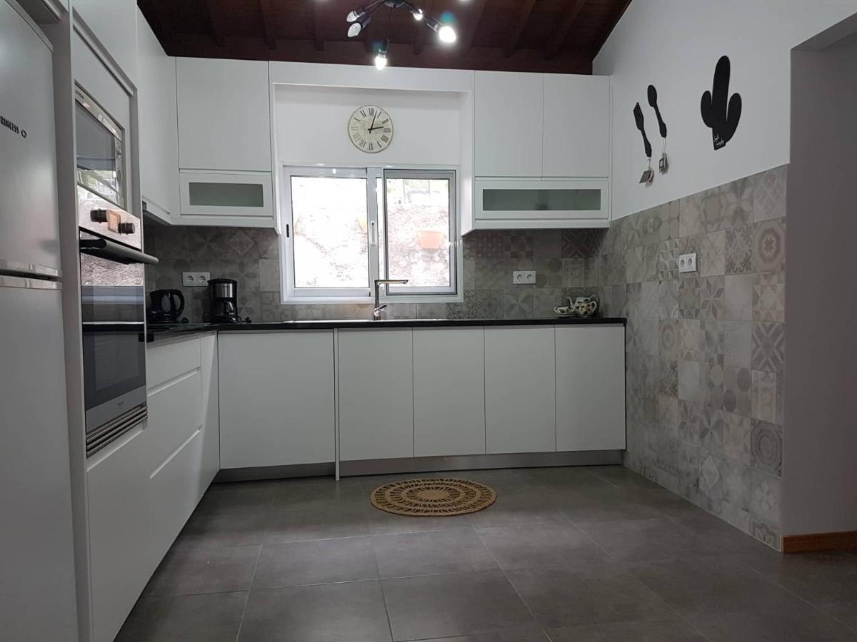 Join Our Relaxed House Near The Beach - Mosteiros Mosteiros  Exteriér fotografie