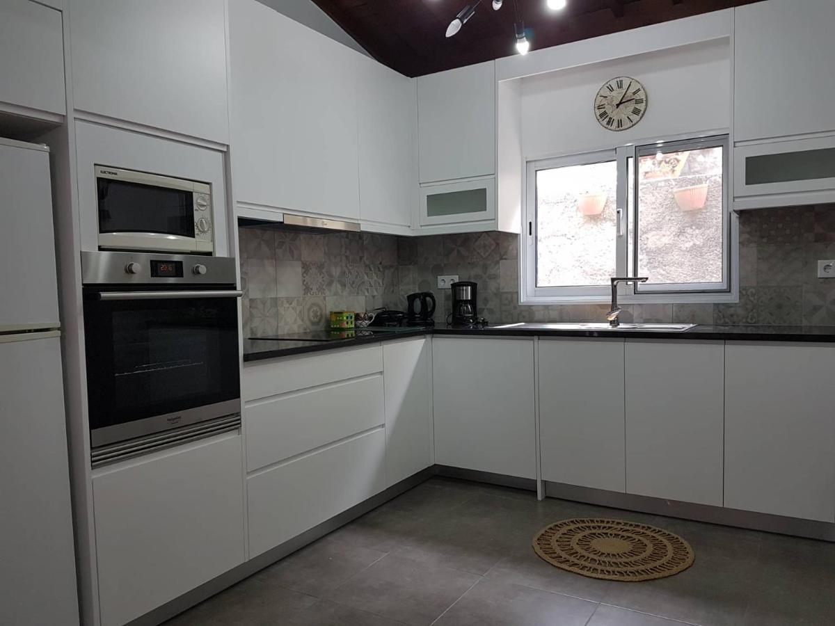 Join Our Relaxed House Near The Beach - Mosteiros Mosteiros  Exteriér fotografie