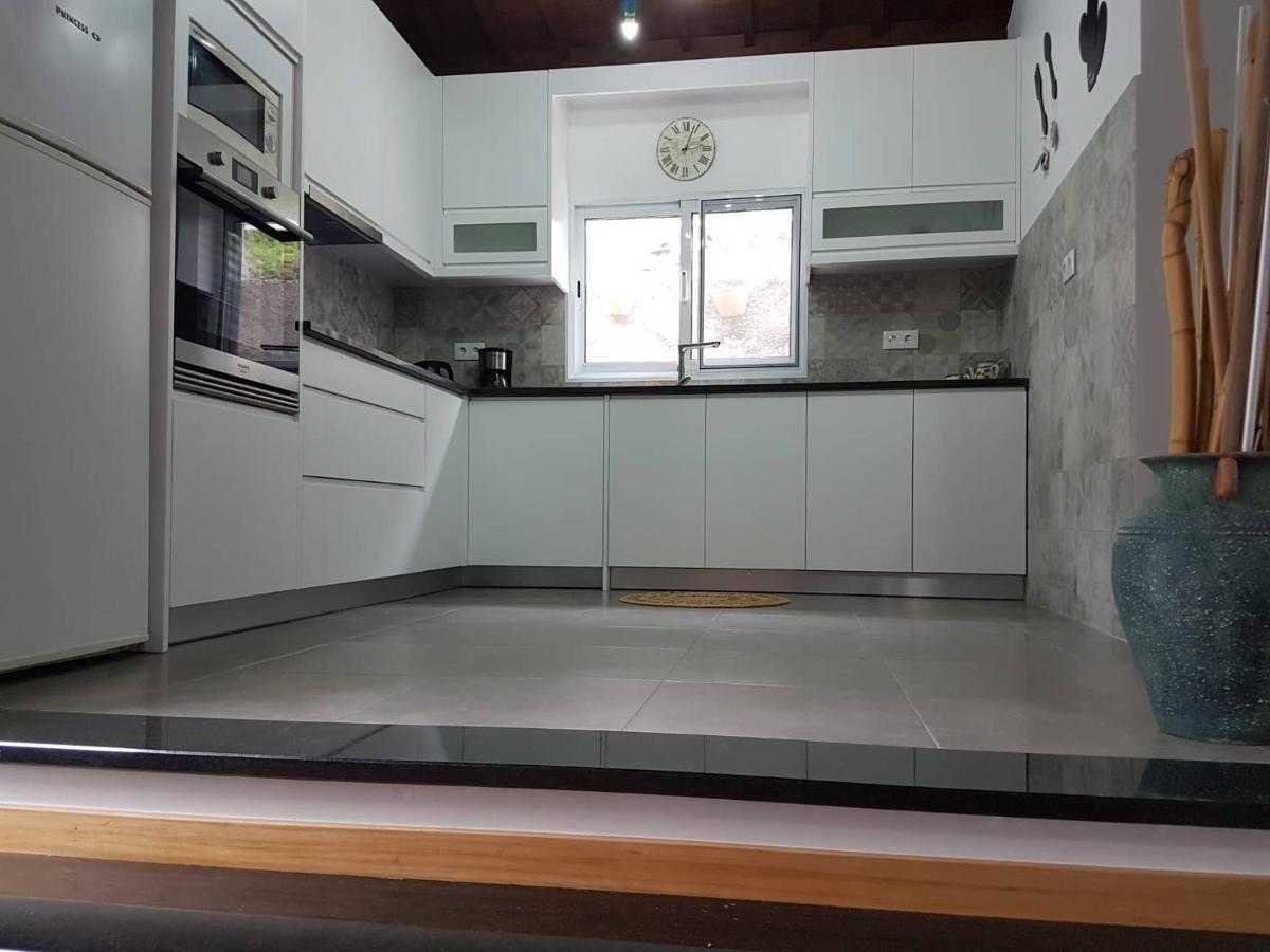 Join Our Relaxed House Near The Beach - Mosteiros Mosteiros  Exteriér fotografie