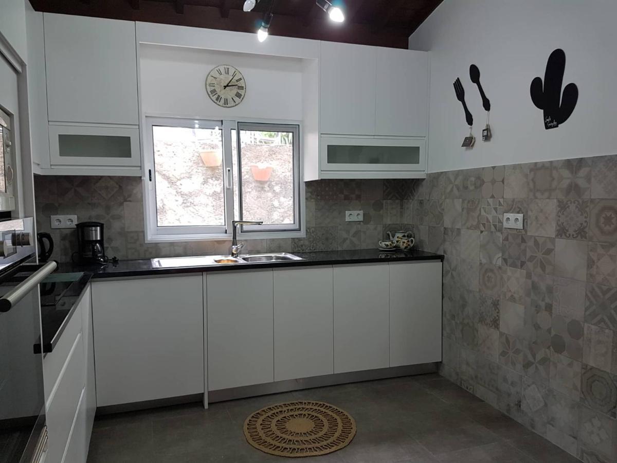 Join Our Relaxed House Near The Beach - Mosteiros Mosteiros  Exteriér fotografie