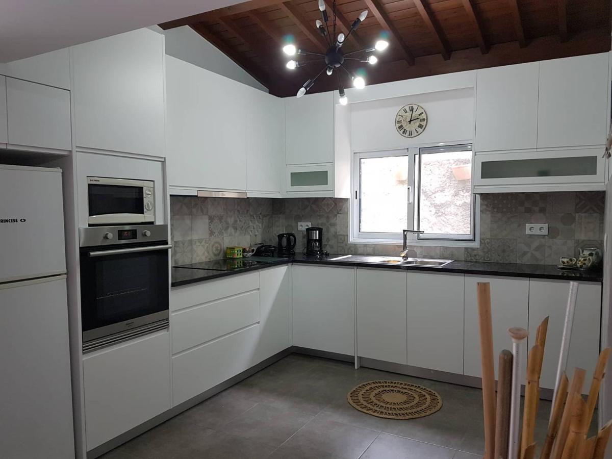 Join Our Relaxed House Near The Beach - Mosteiros Mosteiros  Exteriér fotografie